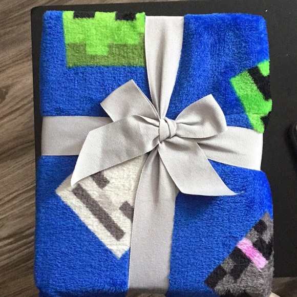 Minecraft travel blanket 45” x 55” new with tags - Picture 2 of 2